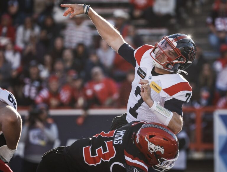 Les Redblacks, en difficulté, cherchent à décrocher une place en séries éliminatoires grâce à une victoire contre les Alouettes, leaders de la ligue