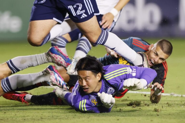 Les Whitecaps s'inclinent 4-2 face au Galaxy en Californie