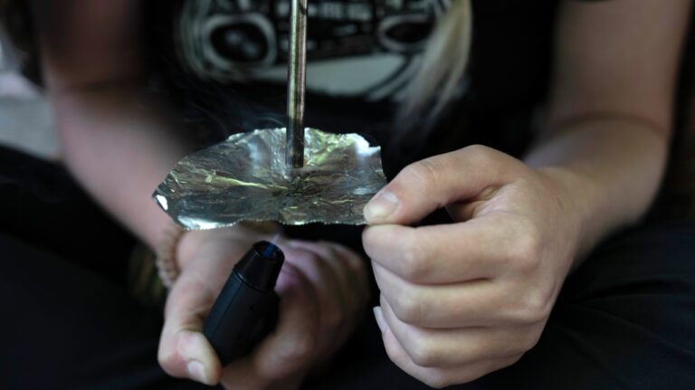 Les décès liés à la toxicité des médicaments en Saskatchewan semblent en voie d’égaler le record établi en 2023