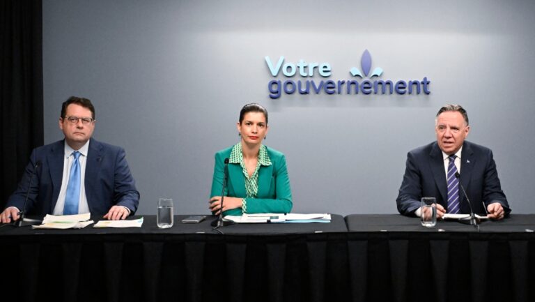 Les enseignants estiment que les immigrants ne sont pas à blâmer alors que le Québec attribue la pénurie d'enseignants aux nouveaux arrivants