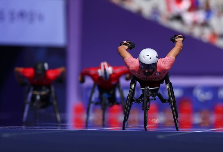 Les paralympiens canadiens remportent deux médailles d'argent et sont toujours en quête de l'or à Paris après la quatrième journée
