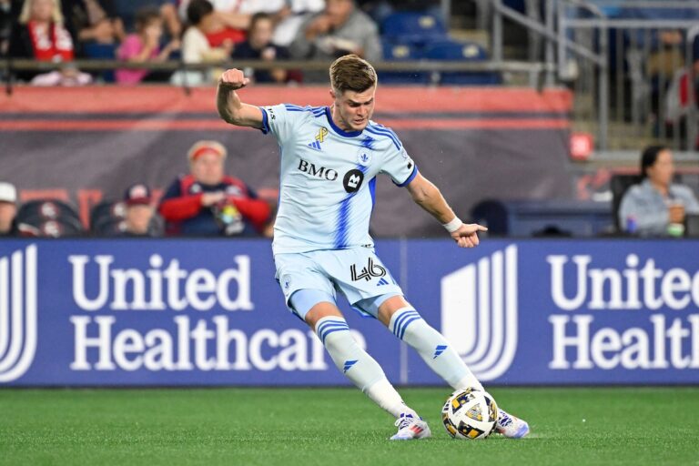 Les premiers buts en carrière de Tom Pearce et Nathan Saliba mènent Montréal à un match nul de 2-2 contre le Revolution