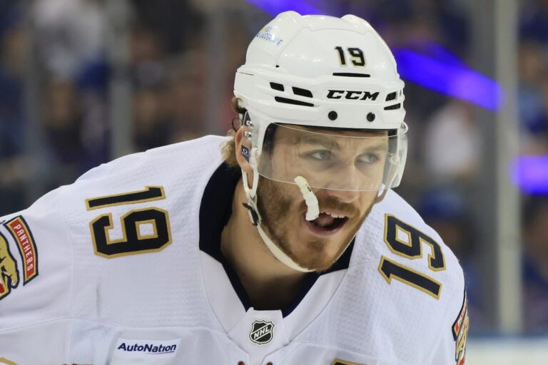 Matthew Tkachuk, la star des Panthers, parle de la mort de son ami Johnny Gaudreau