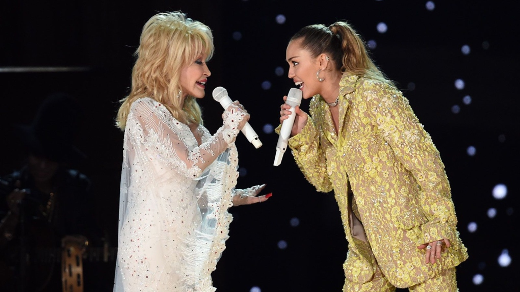 Miley Cyrus et Dolly Parton seraient apparemment des parents éloignés