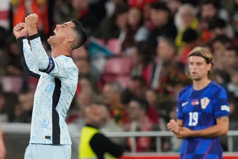 Ronaldo marque son 900e but et Saint-Marin remporte sa première victoire en compétition alors que l'Espagne est tenue en échec par la Serbie