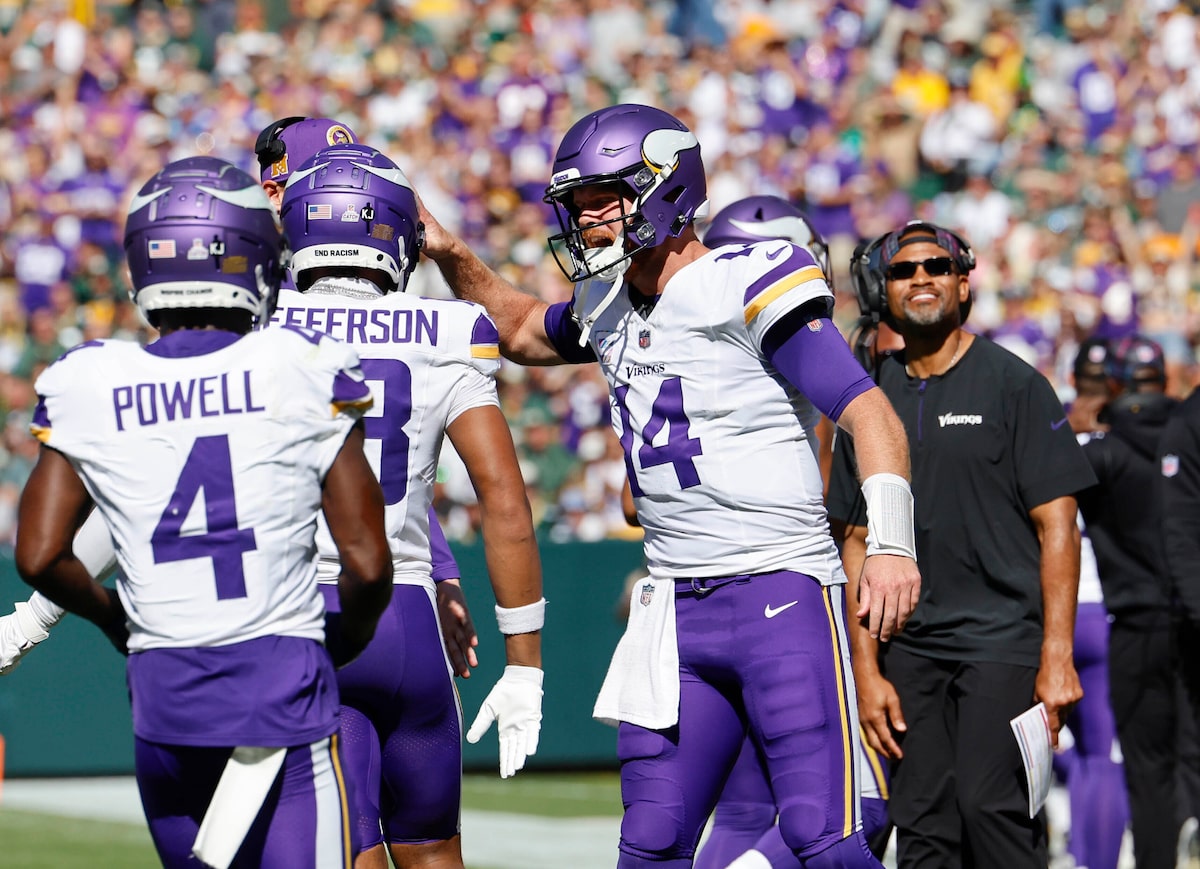 Sam Darnold et les Vikings invaincus dominent la première mi-temps et s'accrochent pour battre les Packers 31-29