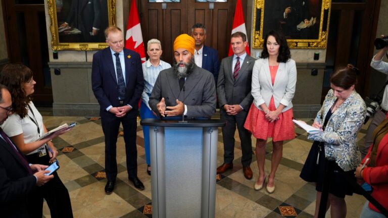 Singh mis au défi sur sa position concernant la taxe sur le carbone alors que les députés reviennent à Ottawa