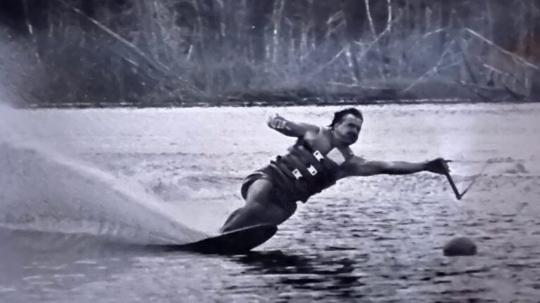 Skieur nautique québécois de 75 ans, champion du monde