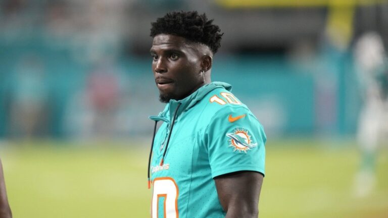 Tyreek Hill a été brièvement détenu pour une infraction au code de la route avant le match d'ouverture de la saison des Dolphins