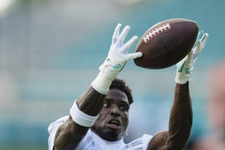 Tyreek Hill et les Dolphins de Miami cherchent à s'unir pour battre les Buffalo Bills malgré une semaine « choquante »
