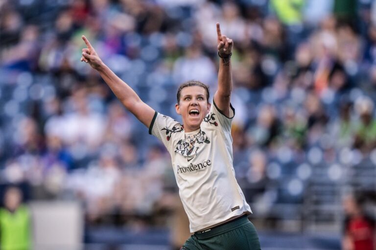 Un regard sur le tableau d'honneur de la légende canadienne du football Christine Sinclair