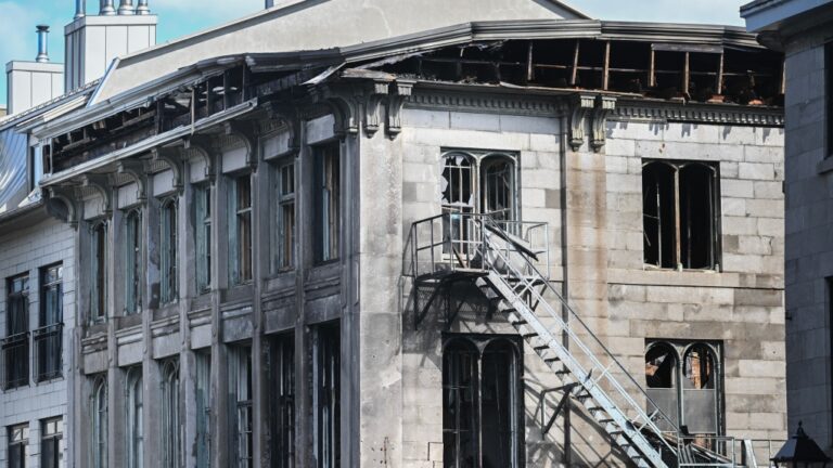 Carte d'identité de la police, maman et fille tuées dans le Vieux-Montréal; une vidéo montre une personne pénétrant par effraction dans un bâtiment avant un incendie mortel