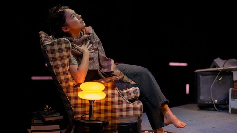 Revue de théâtre : « Sisters », scène du Nord