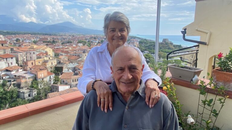 "C'était un bon choix" : ce couple américain affirme que ses frais de subsistance ont chuté de près de 3 000 dollars par mois lorsqu'ils ont déménagé en Italie
