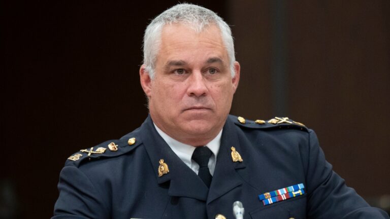 Avec l'expulsion des diplomates indiens, le commissaire de la GRC déclare une « réduction significative » de la menace à la sécurité publique