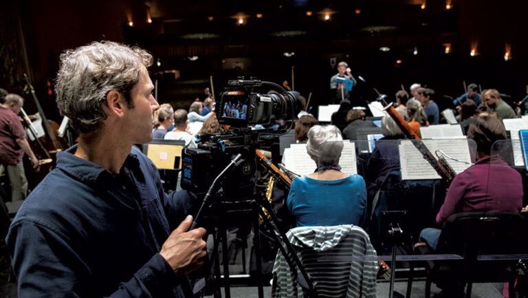 La vidéo en direct rapproche le public des musiciens de VSO