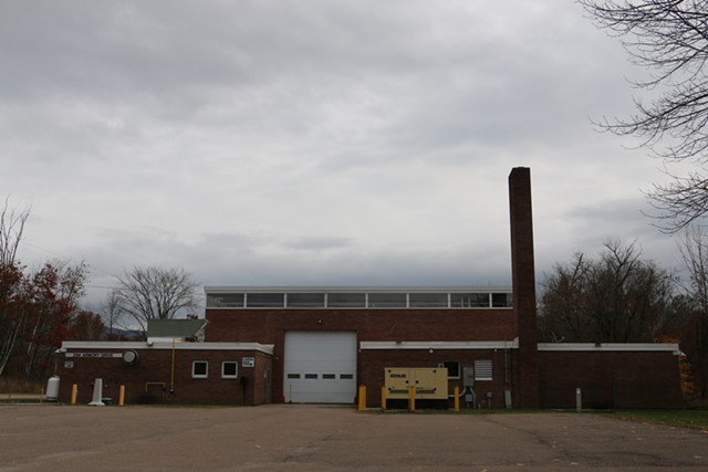 Le bâtiment de l'armurerie de Waterbury mardi. -Kévin McCallum