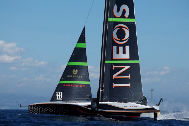 Affrontement technologique à l'America's Cup : les Britanniques misent sur le boost de Mercedes F1 tandis que les Kiwis gardent le design en interne