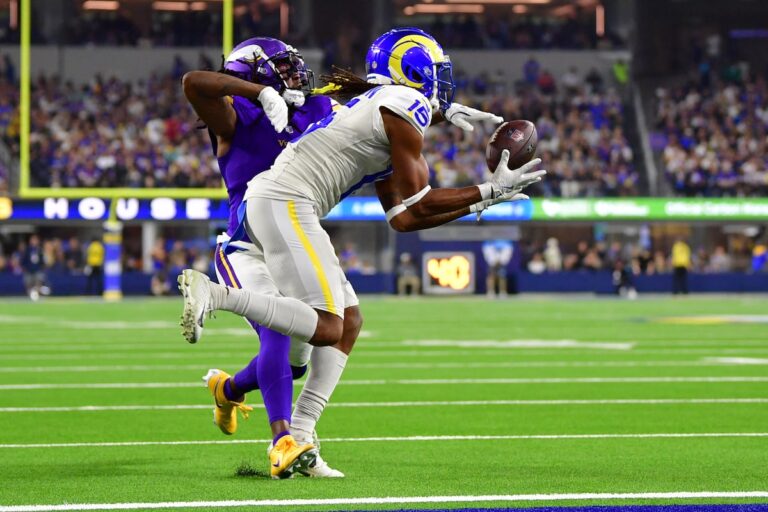 Avec Kupp et Nacua de retour de blessure, Stafford lance quatre passes de touché lors de la victoire 30-20 des Rams contre les Vikings