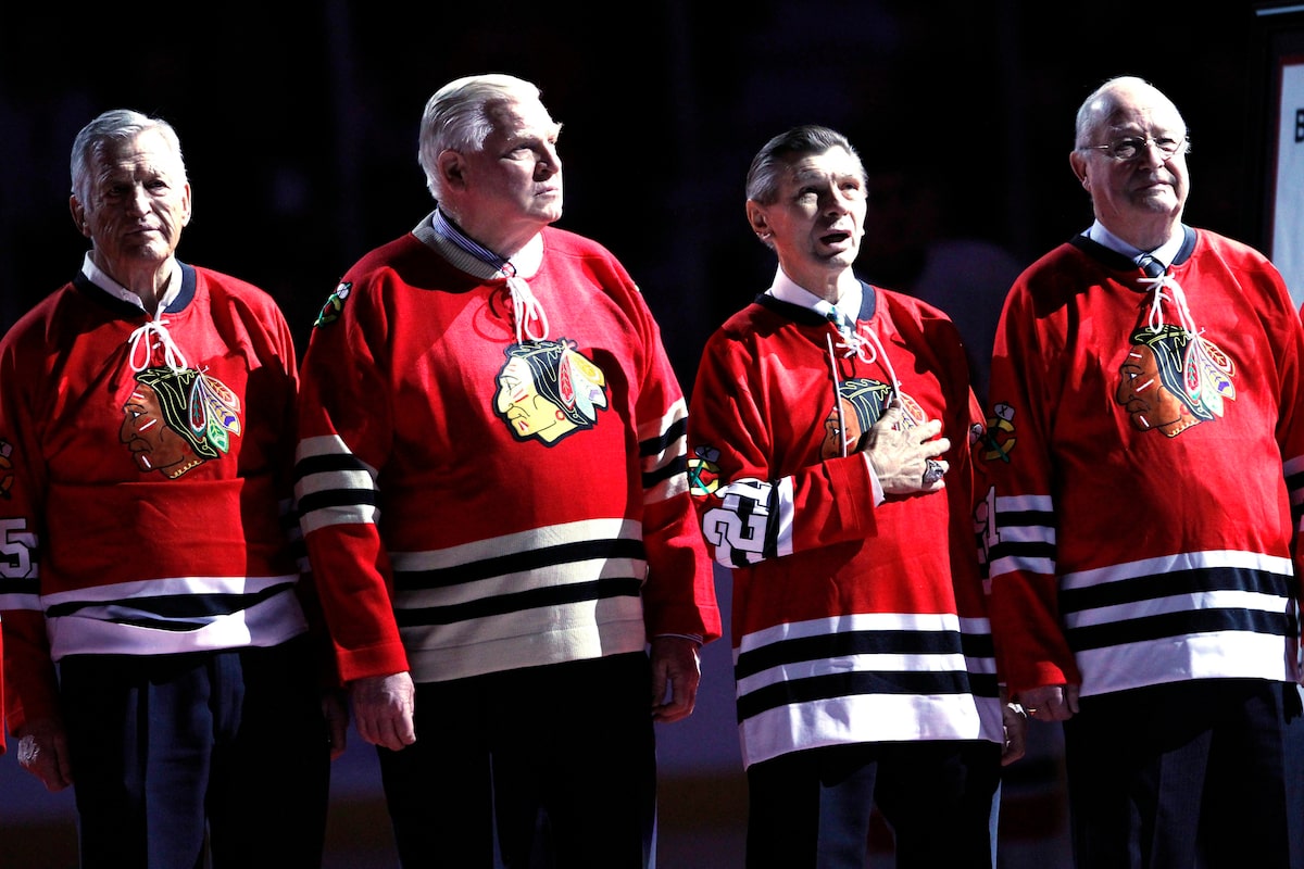 Bill Hay, ancien joueur étoile des Blackhawks et cadre du Temple de la renommée du hockey, est décédé à 88 ans