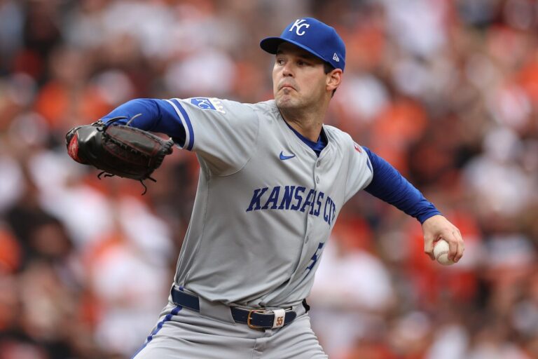 Bobby Witt Jr. et Cole Ragans mènent les Royals contre les Orioles 1-0 pour ouvrir la série AL Wild Card