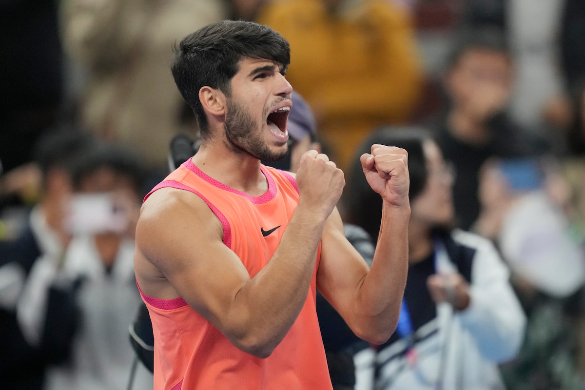 Carlos Alcaraz dépasse Jannik Sinner pour remporter l'Open de Chine