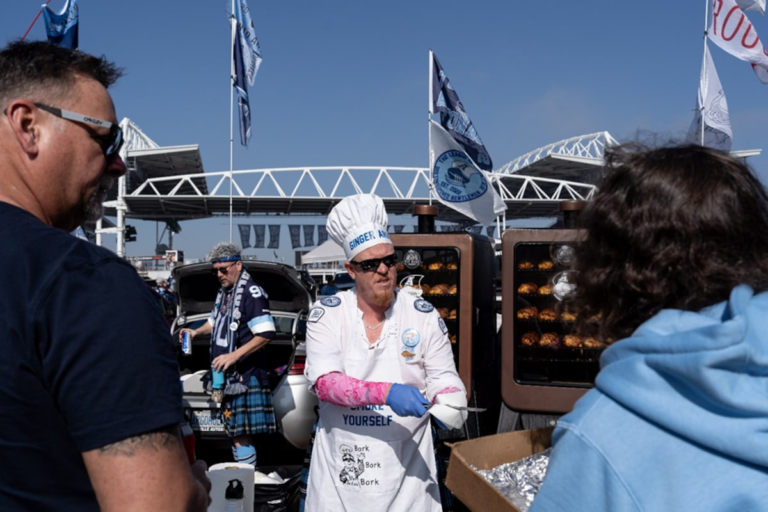 Comment des grillades torrides et des fans fougueux transforment les parkings en fêtes