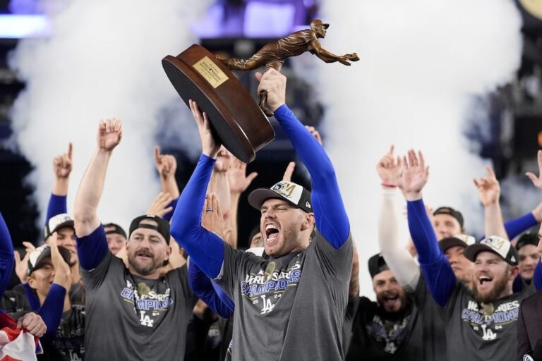 Freddie Freeman remporte le prix MVP des World Series après avoir égalé le record avec 12 points produits pour les Dodgers