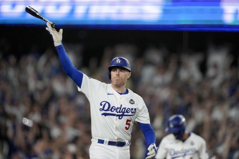 Freeman a un moment dans les World Series en remportant le Grand Chelem pour les Dodgers de Los Angeles