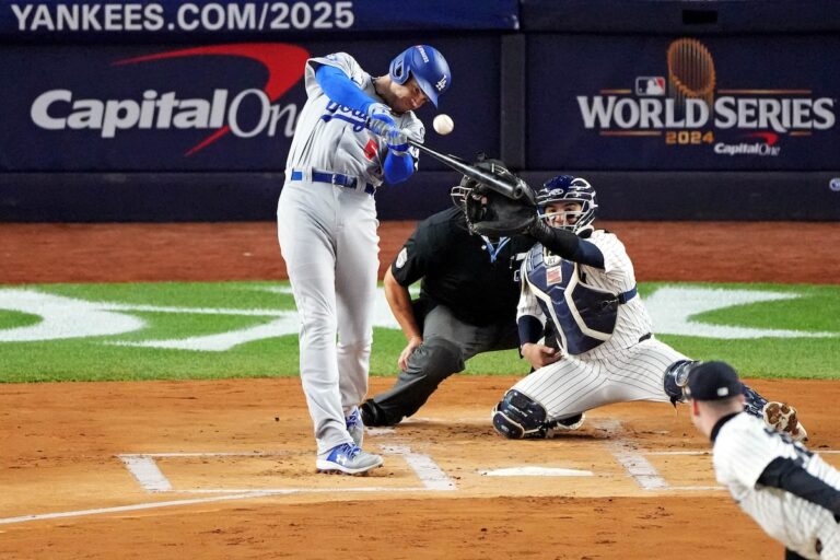 Freeman et Buehler mènent les Dodgers devant les Yankees en chute libre 4-2 et prennent les devants 3-0 dans les World Series