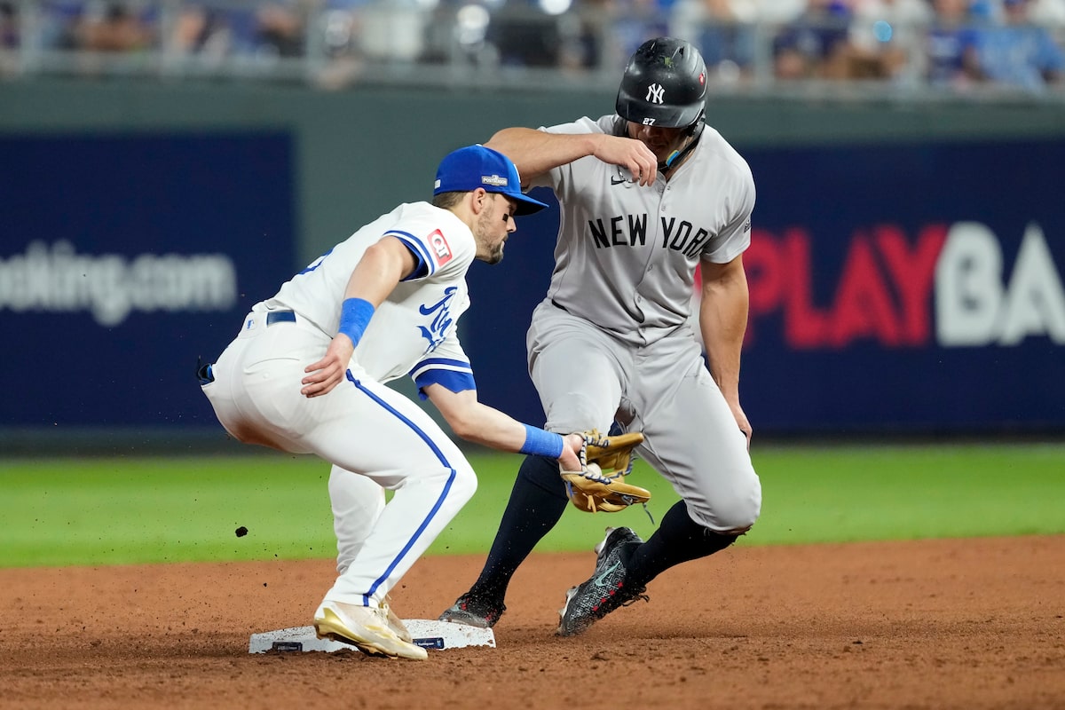 Giancarlo Stanton frappe un circuit en huitième, les Yankees battent les Royals 3-2 lors du troisième match de l'ALDS