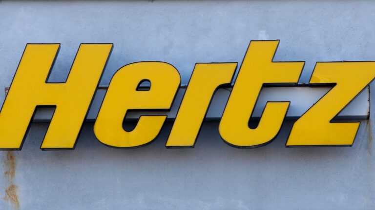 Hertz dit au tribunal de la Colombie-Britannique que les réservations en ligne ne « garantissent » pas une voiture disponible