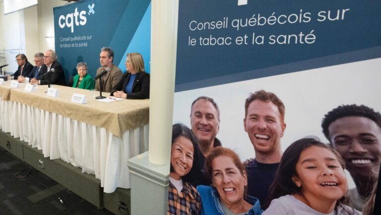 Il est peu probable que les compagnies de tabac changent de modèle économique malgré le règlement proposé, selon un prof