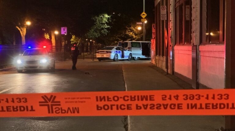 Incendie du Vieux-Montréal : un autre immeuble appartenant au même propriétaire abattu pendant la nuit