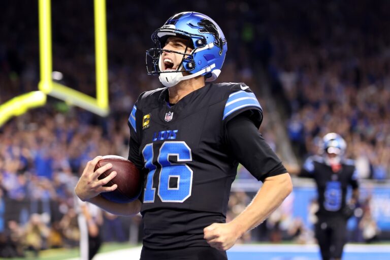 Jared Goff réalise sa première réception de TD dans la NFL et lance 2 touchés lors de la victoire 42-29 des Lions contre les Seahawks