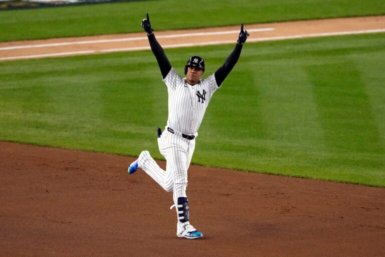 Juan Soto et Giancarlo Stanton soutiennent Carlos Rodon et les Yankees battent les Guardians 5-2 lors du premier match de l'ALCS