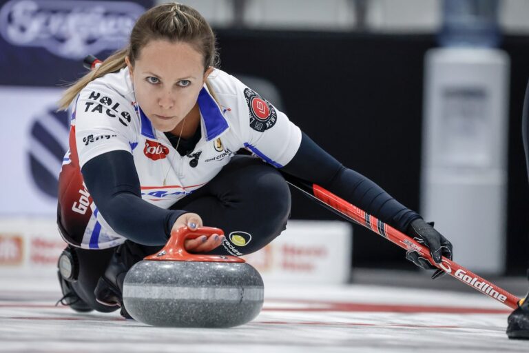 La Canadienne Rachel Homan bat la Sud-Coréenne Eunji Gim 8-2 aux championnats pancontinentaux de curling
