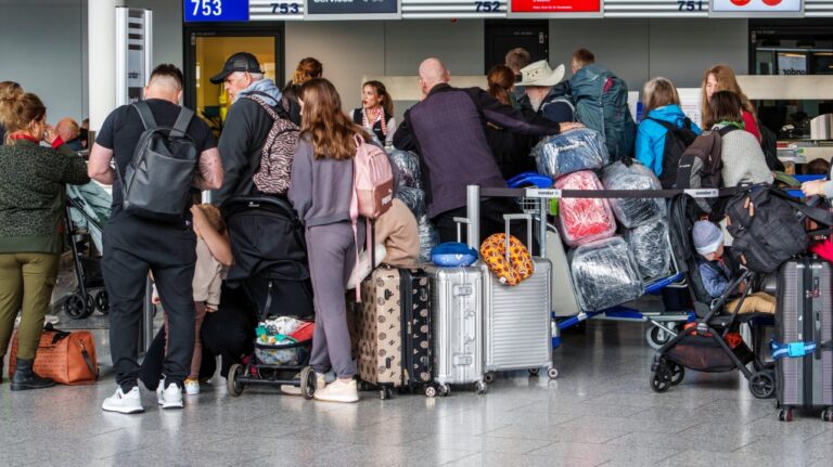 La contestation des compagnies aériennes contre les règles canadiennes de protection des passagers rejetée par la Cour suprême