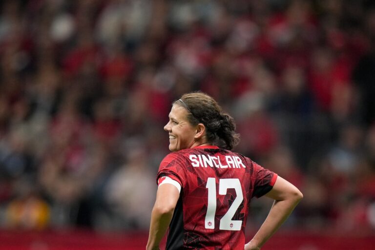 La légende du football Christine Sinclair se prépare pour le dernier match dans sa ville natale alors que les Whitecaps accueillent Thorns