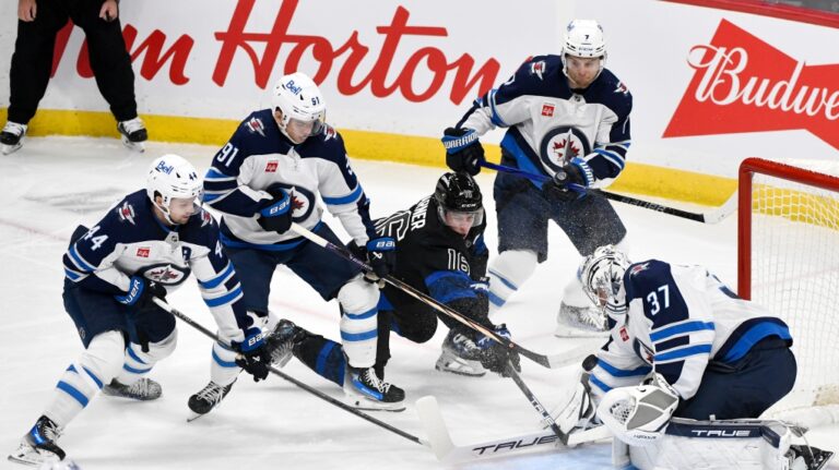 La séquence d'invincibilité des Jets de Winnipeg est interrompue avec la victoire des Maple Leafs