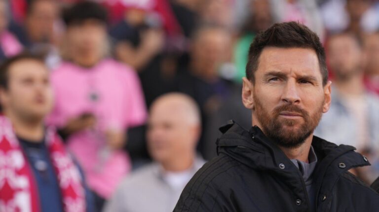 La star de l'Inter Miami, Lionel Messi, attire la foule à son arrivée au BMO Field de Toronto