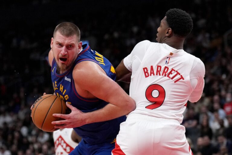 La tentative gagnante de trois points du Canadien Barrett échoue alors que les Raptors tombent face aux Nuggets
