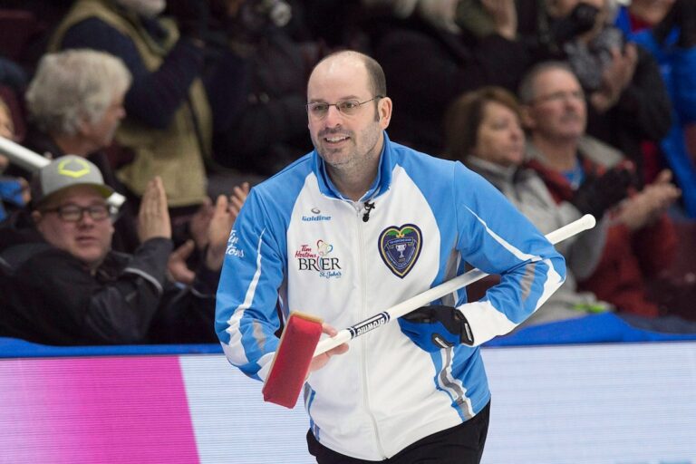 L'ancien champion du Brier Jean-Michel Ménard revient au curling masculin élite