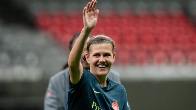 L'ancienne capitaine du Canada, Christine Sinclair, est à la tête de la promotion 2025 du Temple de la renommée des sports de la Colombie-Britannique