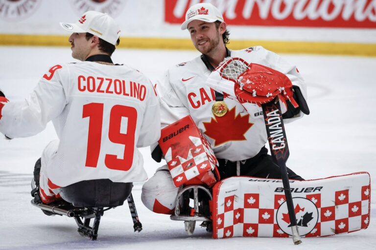 Le Canada s'incline 5-3 contre les États-Unis à la Coupe de parahockey, mais remporte une troisième médaille d'argent consécutive