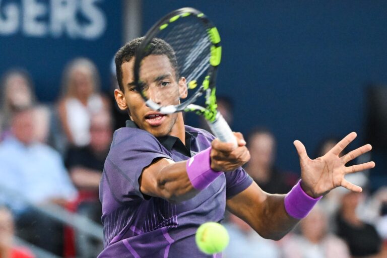 Le Canadien Auger-Aliassime met fin à sa séquence de défaites sur le circuit ATP avec une victoire contre Fucsovics