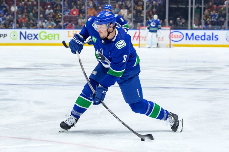 Le centre des Canucks JT Miller s'apprête à disputer son 800e match