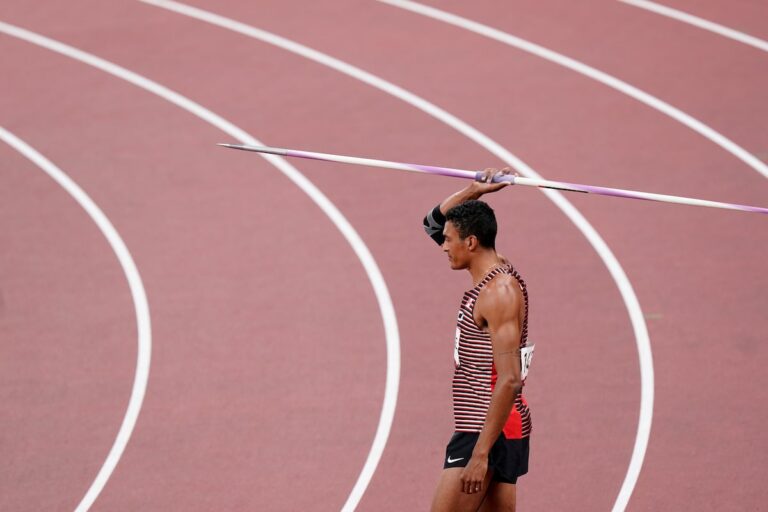 Le champion du monde de décathlon Pierce LePage fait face à un faible nombre de absences aux Jeux olympiques tout en se réadaptant à une blessure