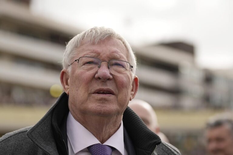 Le grand Alex Ferguson de Manchester United quittera son poste d'ambassadeur du club à la fin de la saison, selon une source