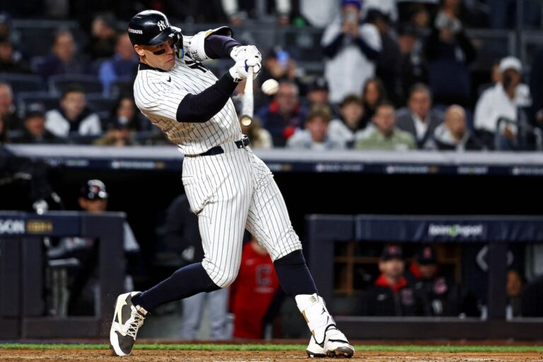 Le juge frappe son premier circuit d'après-saison, les Yankees battent les Guardians 6-3 pour prendre l'avance 2-0 de l'ALCS